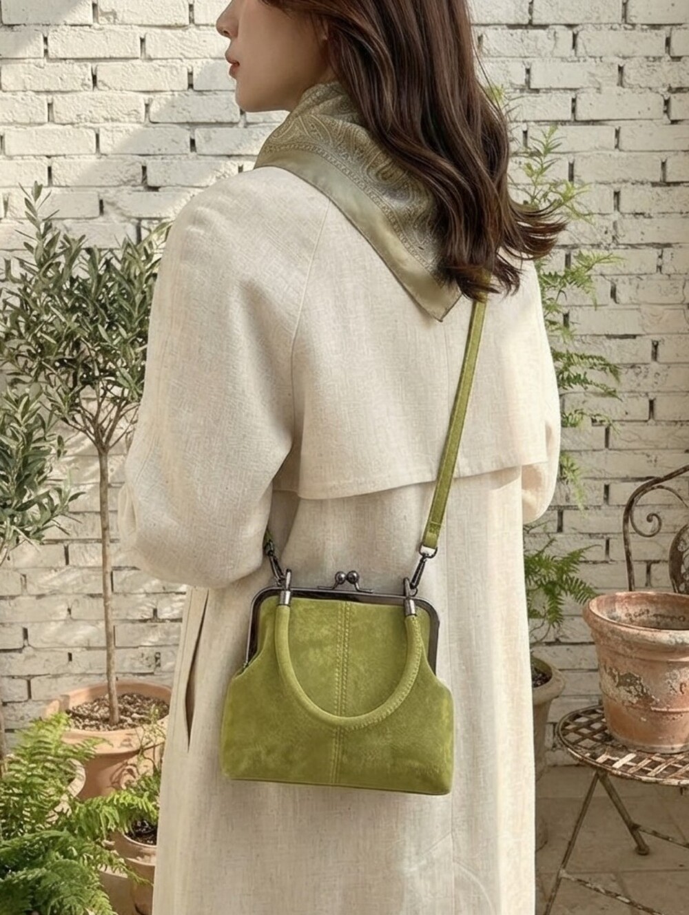 Vintage-Inspired Kiss Lock Olive Green Top-Handle & Crossbody Women's Bag - Picture 2 of 3